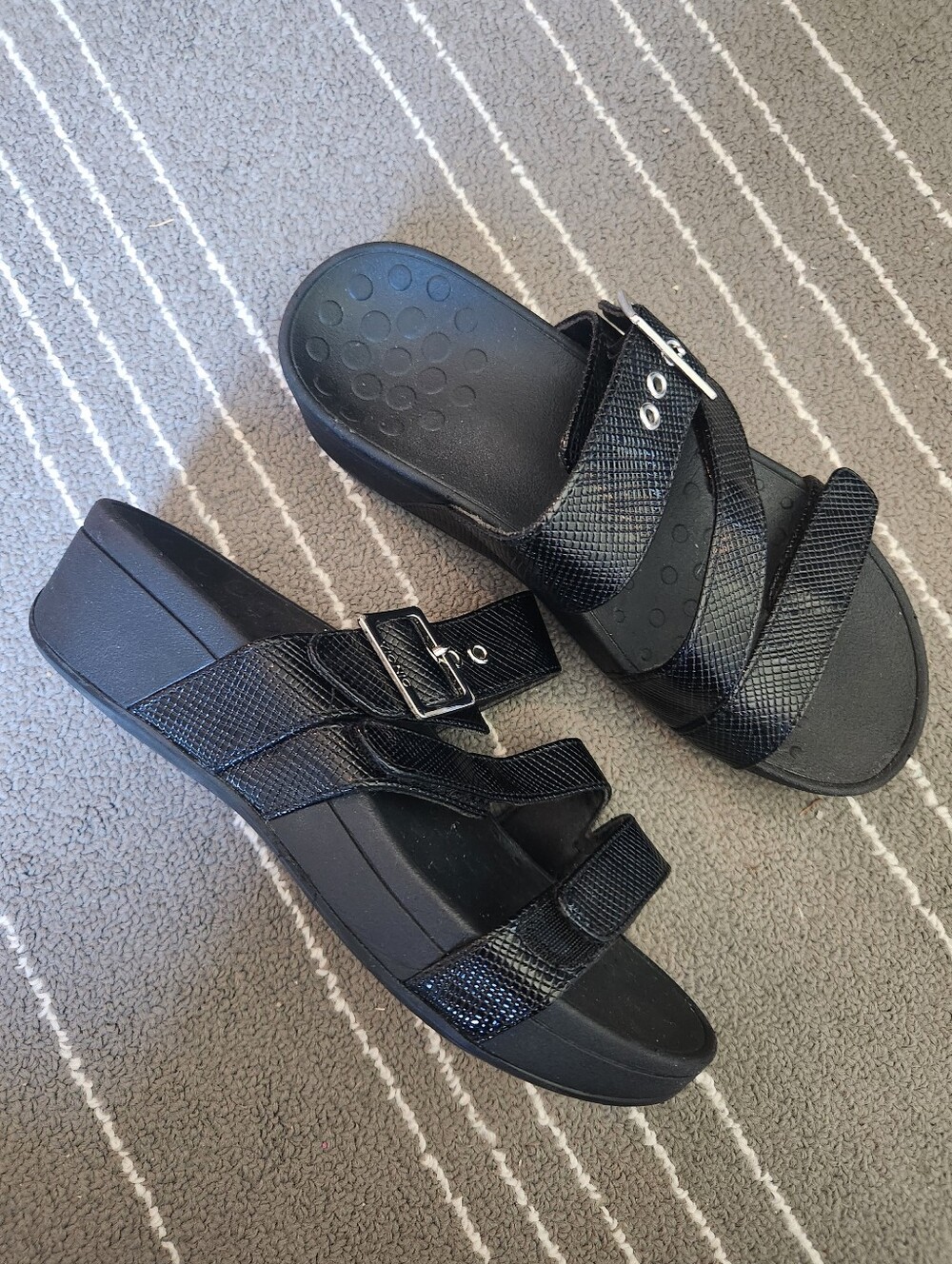 Vionic Rio Black Slide Sandals